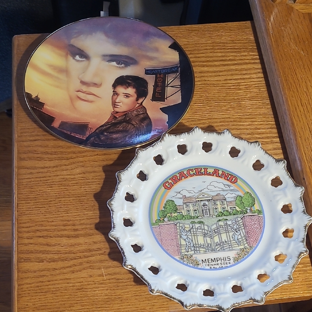 Elvis & Graceland Ltd Edtn #8003 G Heartbreak Hotel Souvenir Plate